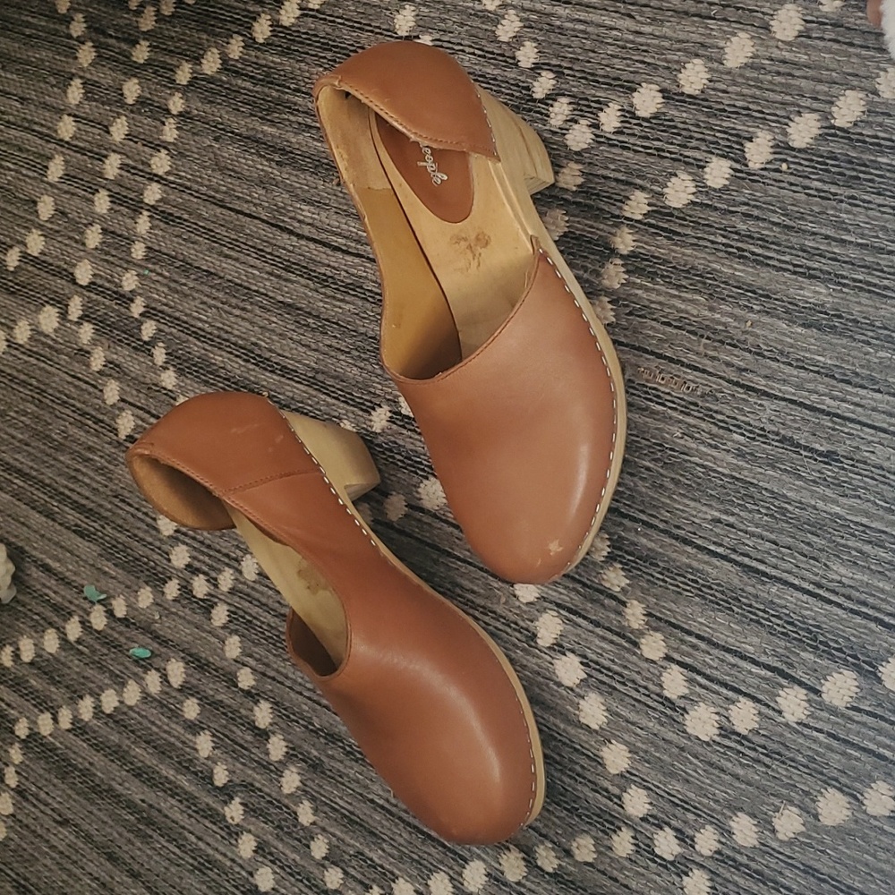 Free people clogs